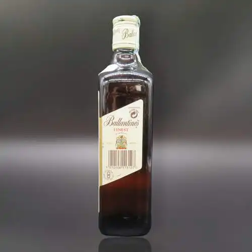 BALLANTINE'S finest scotch whisky 29/8/2000 Italien Ausführung mit Geschenkdose.