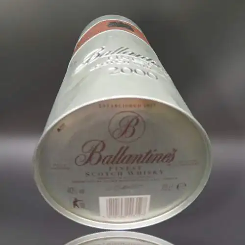 BALLANTINE'S finest scotch whisky 29/8/2000 Italien Ausführung mit Geschenkdose.