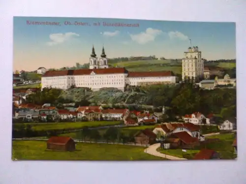 Kremsmünster mit Benediktinerstift - Kremsmuenster Oberösterreich Österreich (ungelaufen, klebte aber in einem Album) Ansichtskarte
