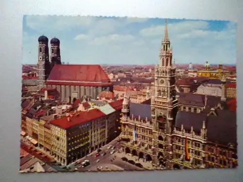 München - Rathaus und Frauenkirche - Muenchen Bayern (1961 gelaufen) Ansichtskarte