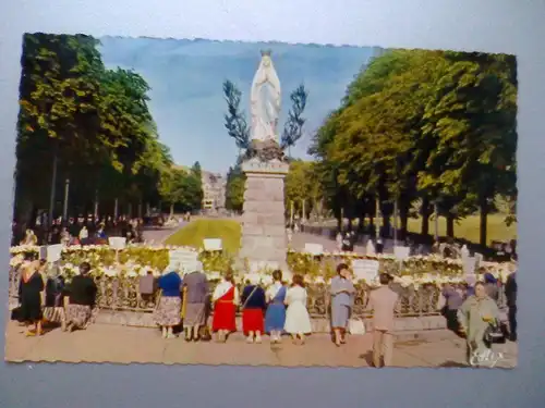 Lourdes - Die gekrönte Jungfrau / Virgin / Couronnée - Frankreich (1964 gelaufen) Ansichtskarte