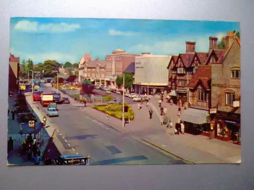 Watford - High Street - Hertfordshire England (1972 gelaufen, inzwischen ohne Briefmarke, Eckknicke) Ansichtskarte