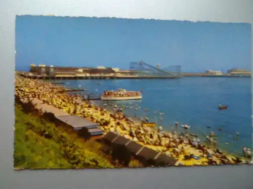 Clacton-on-Sea - Strand und Pier - Beach and Pier - Essex England (gelaufen) Ansichtskarte