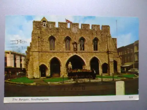 Southampton - The Bargate - Hampshire England (1972 gelaufen, Stempelabruck auf der Vorderseite) Ansichtskarte