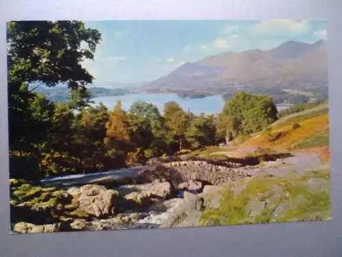 Keswick - Ashness Brücke / Bridge - Skiddaw, Derwentwater, Bassenthwaite - Cumbria England (ungelaufen) Ansichtskarte