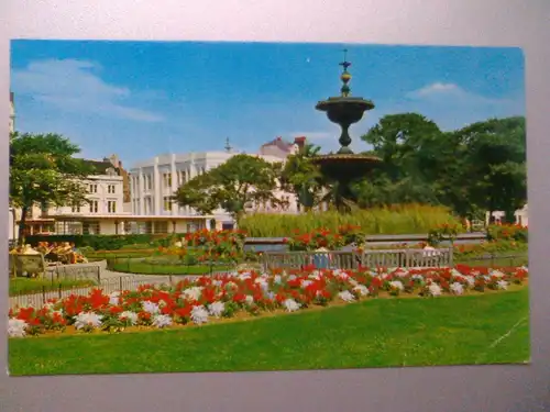 Brighton - Brunnen / The Fountain and Steine Gardens - East Sussex England (ungelaufen, Eckknick rechts unten) Ansichtskarte