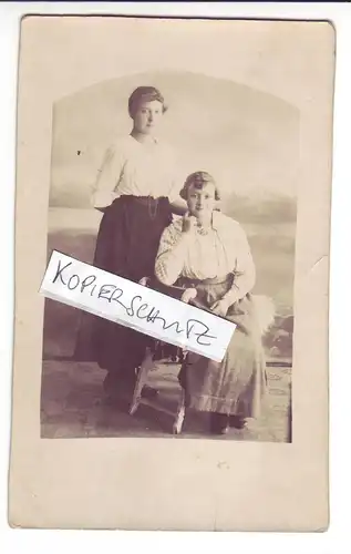 Foto-AK - Altes Foto 2 Frauen mit heller Bluse (ungelaufen) Foto-Postkarte