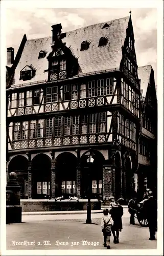 [Echtfotokarte schwarz/weiß] Frankfurt am Main - Haus zur Waage. 