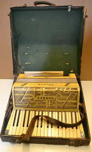 Akkordeon,Ziehharmonika,Fabrikat Hohner VERDI I,wohl um 1930