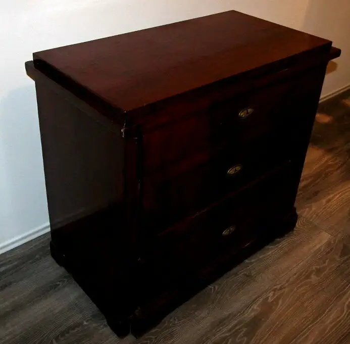 Biedermeier-Kommode,3-schübig,Norddeutschland,Mahagoni,leicht konische Form 1