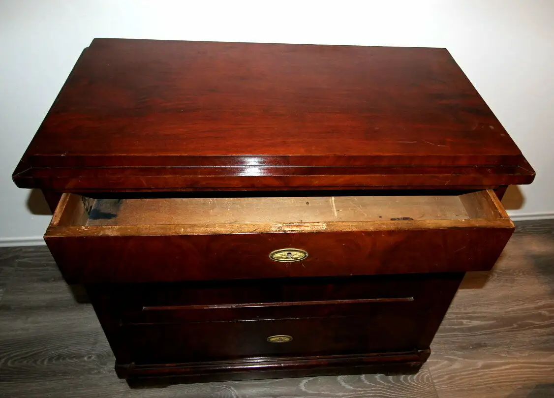 Biedermeier-Kommode,3-schübig,Norddeutschland,Mahagoni,leicht konische Form 4