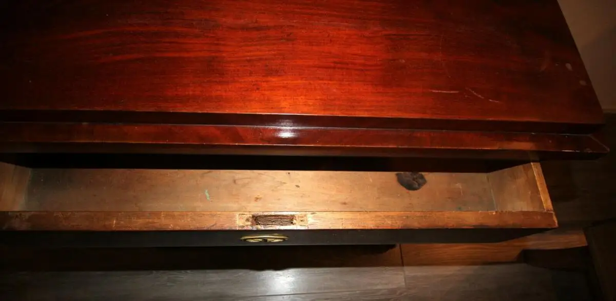 Biedermeier-Kommode,3-schübig,Norddeutschland,Mahagoni,leicht konische Form 5