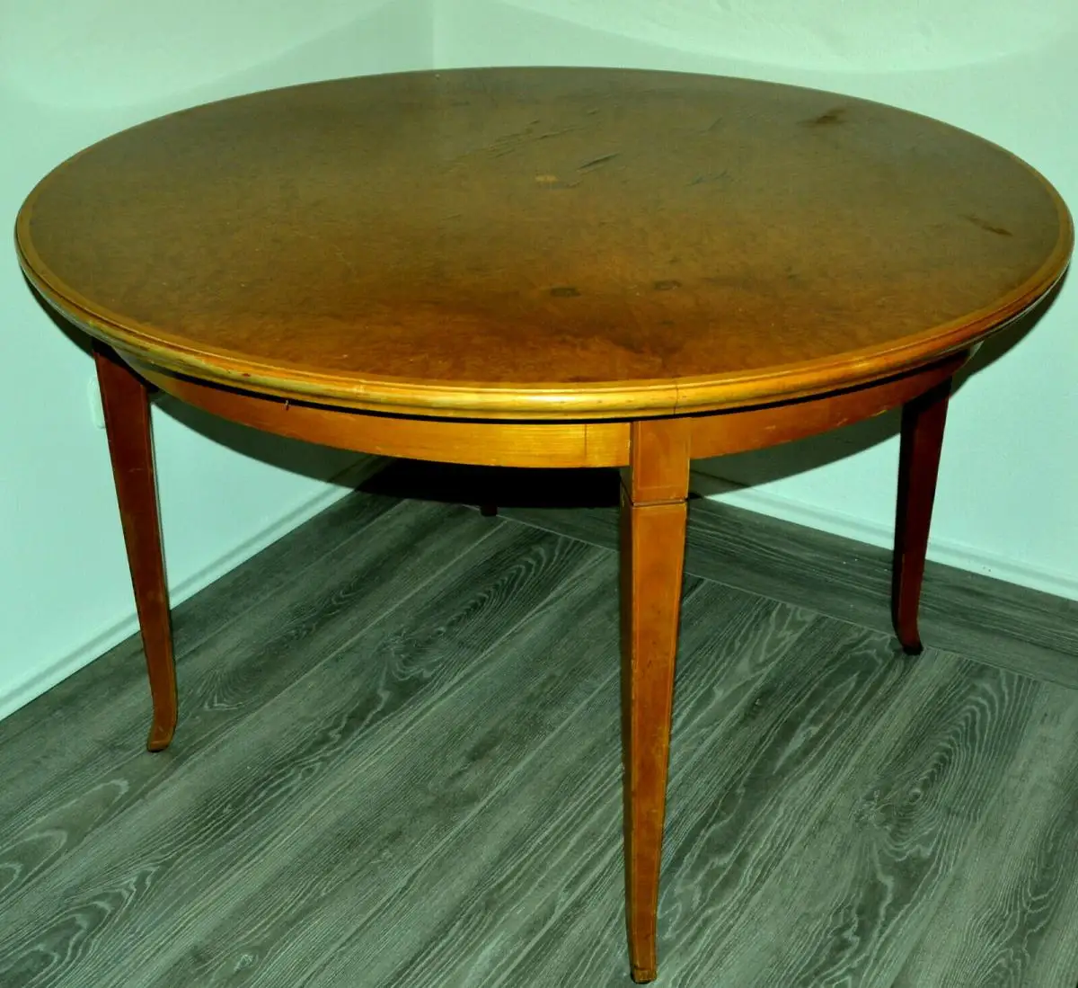 Eßtisch,rund,Ø 125 cm, Kirschbaum und Nußwurzelfunier.Einzelanfertigung,ca.1950 0