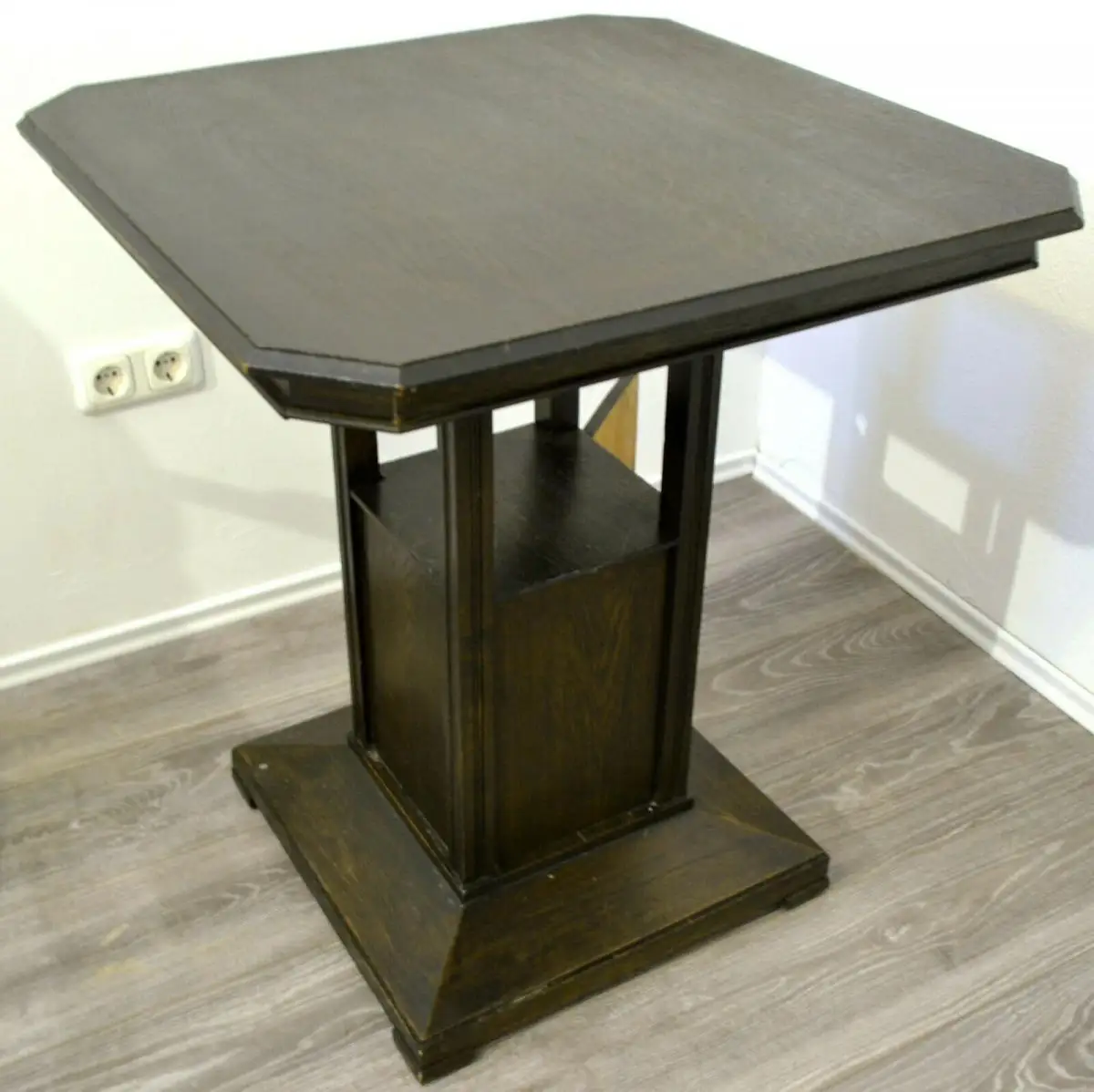 Bartisch,Eiche dunkel,mit Box a.d.Sockel,quadratisch,70x70 cm,ca 1920/30, 0