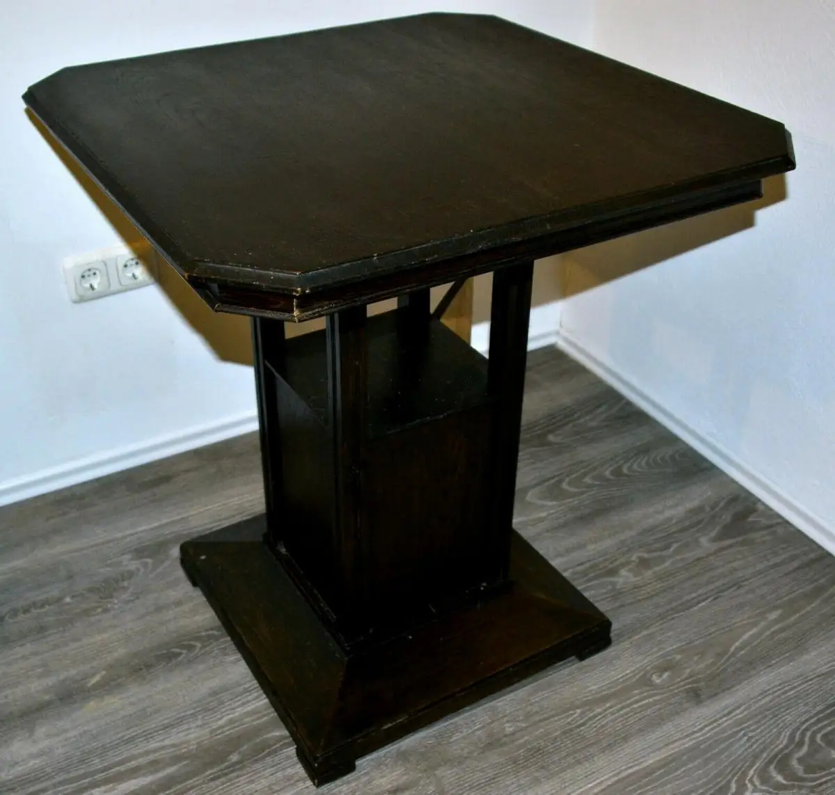 Bartisch,Eiche dunkel,mit Box a.d.Sockel,quadratisch,70x70 cm,ca 1920/30, 1