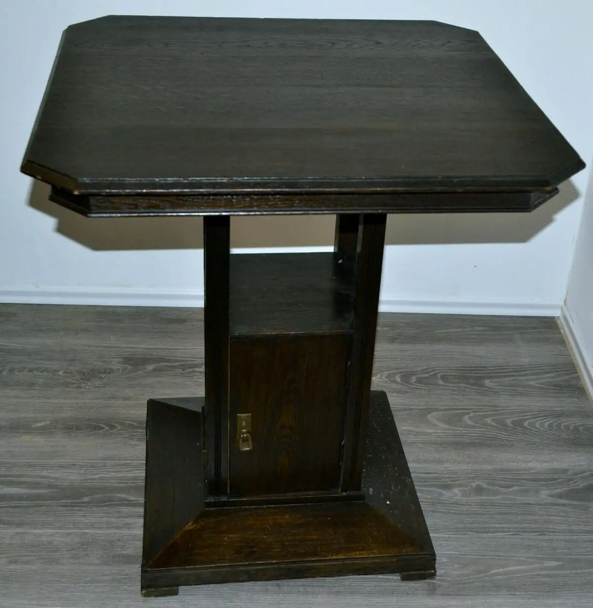 Bartisch,Eiche dunkel,mit Box a.d.Sockel,quadratisch,70x70 cm,ca 1920/30, 3