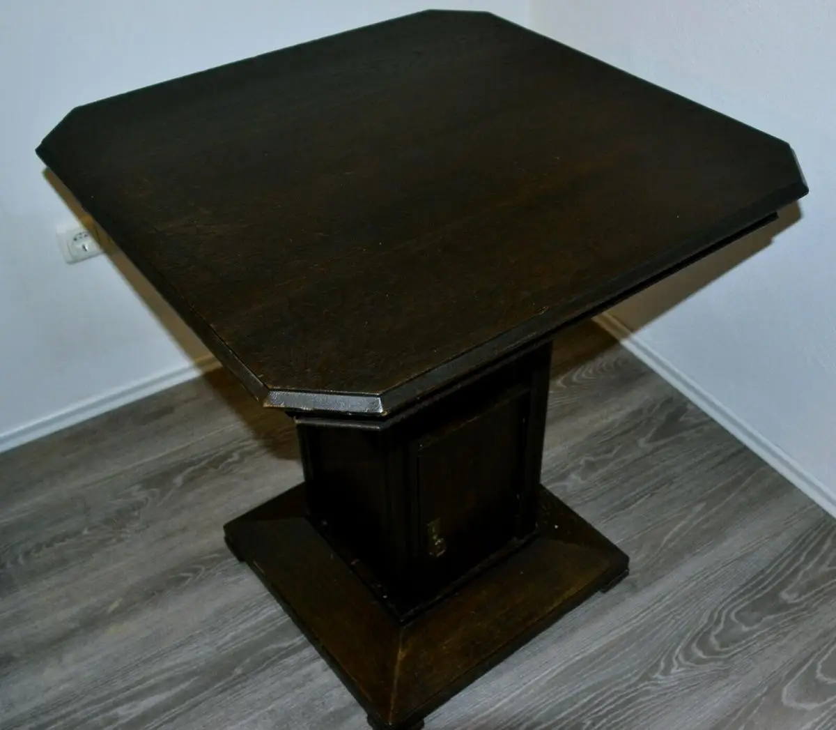 Bartisch,Eiche dunkel,mit Box a.d.Sockel,quadratisch,70x70 cm,ca 1920/30, 4
