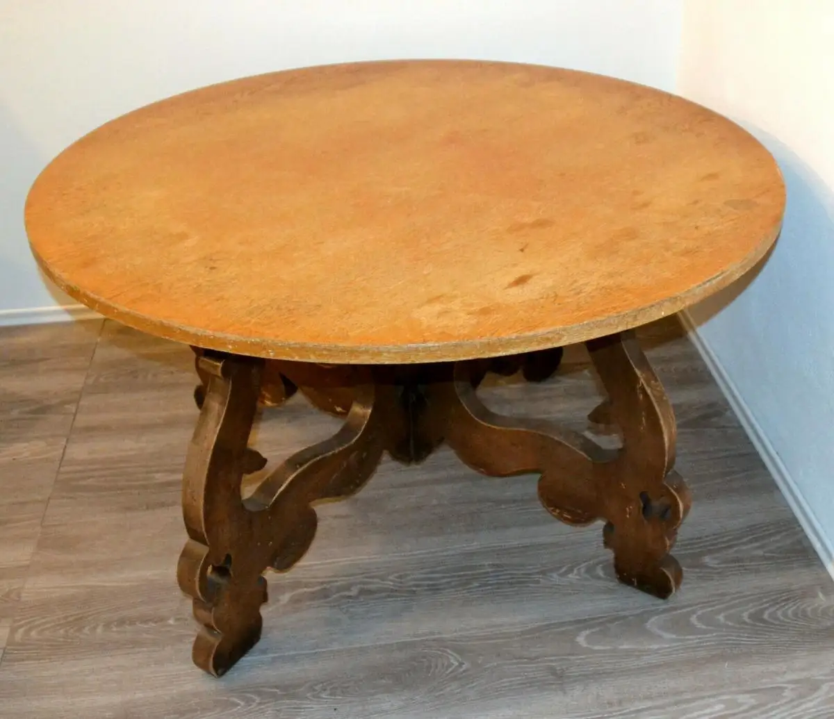 Möbel,runder Bauerntisch, alter Barockfuss, neue Platte,für Restaurator/Bastler 0