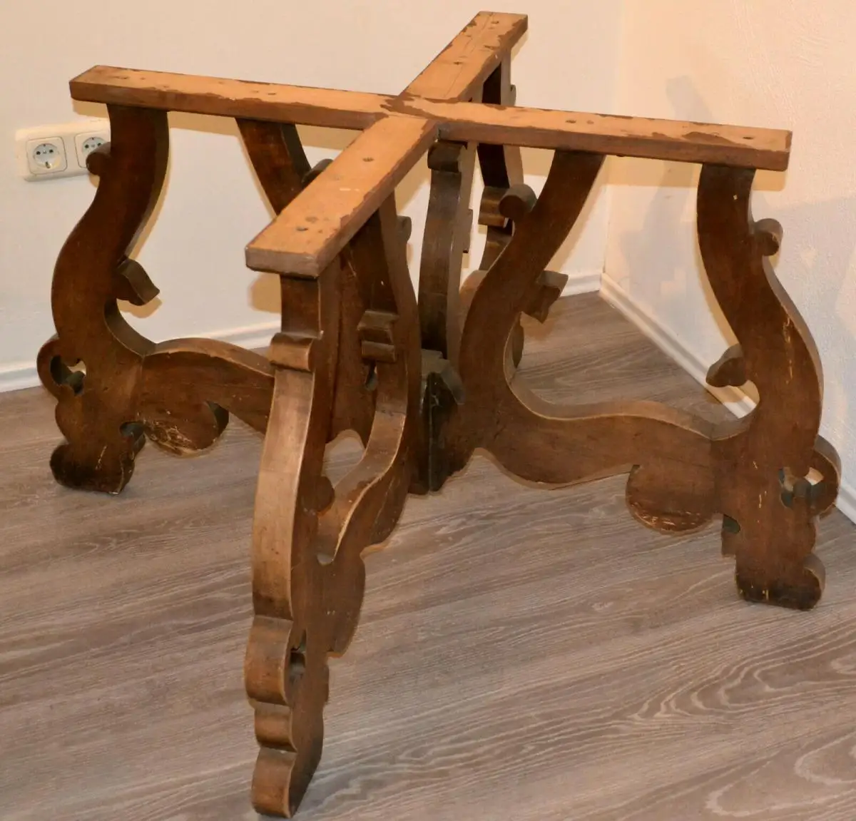 Möbel,runder Bauerntisch, alter Barockfuss, neue Platte,für Restaurator/Bastler 1