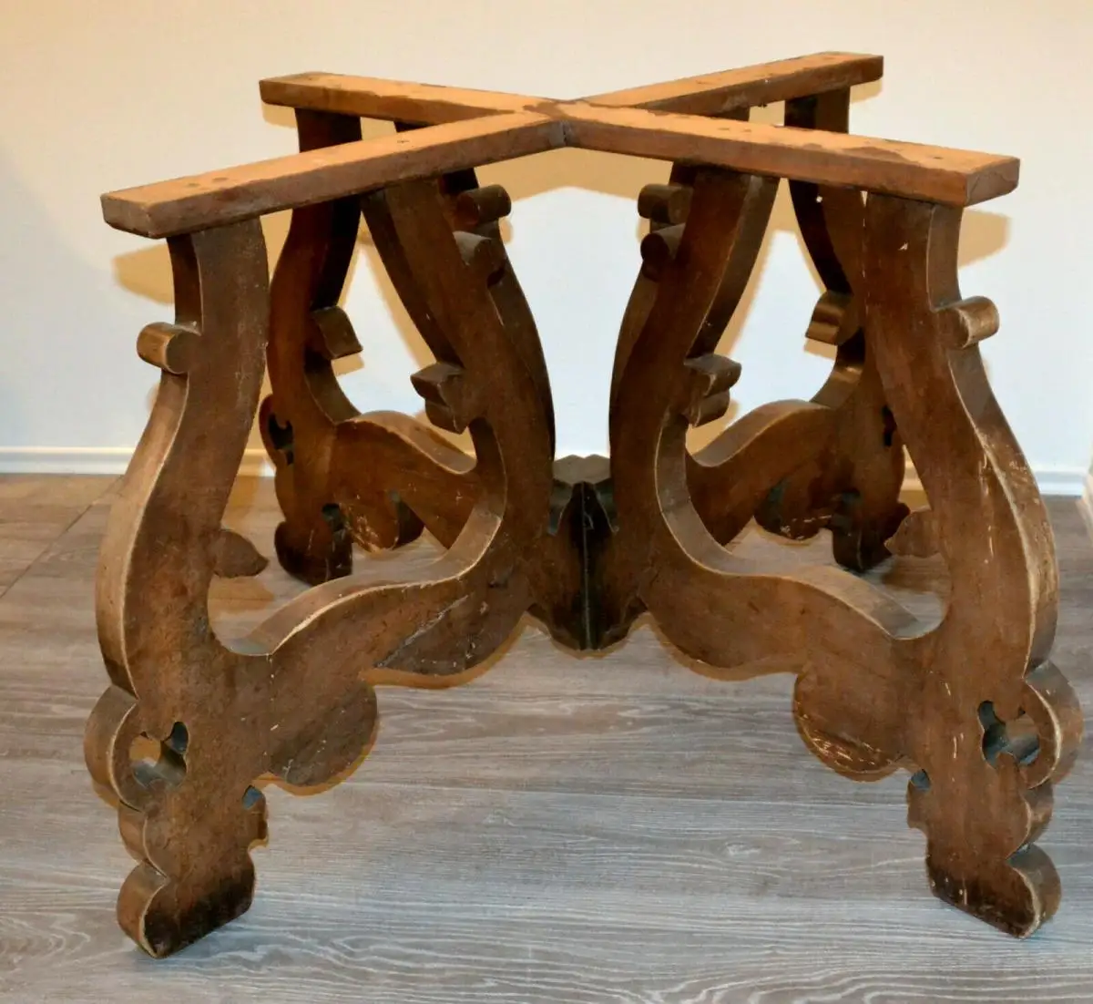 Möbel,runder Bauerntisch, alter Barockfuss, neue Platte,für Restaurator/Bastler 2