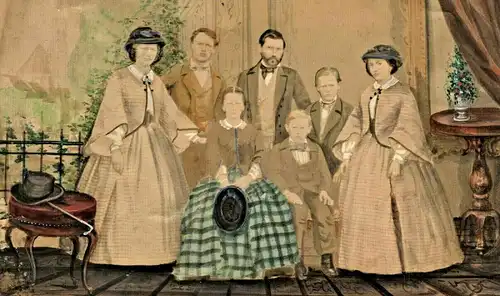 Uralte colorierte Photographie, Gruppenbild, ca. 1860/70 im Passepartout