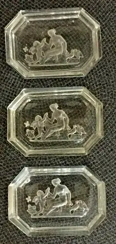 3 kleine motivgleiche Schalen aus geschliffenem Glas, wohl Ende 19.Jahrhundert