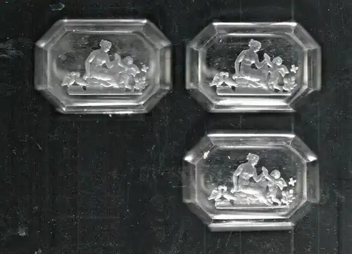 3 kleine motivgleiche Schalen aus geschliffenem Glas, wohl Ende 19.Jahrhundert