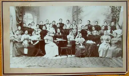 Altes Photo einer Klasse der Haushaltungsschule Amberg 1897