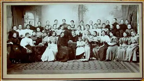 Altes Photo einer Klasse der Haushaltungsschule Amberg 1896