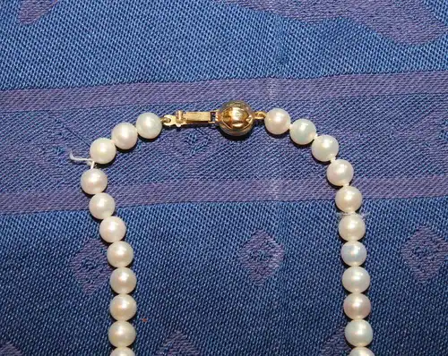 Schmuck, Zucht-Perlenkette,Ø 6 mm, 22 cm,Schloss: 333 Gold,ungeknüpft,20.Jhdt,