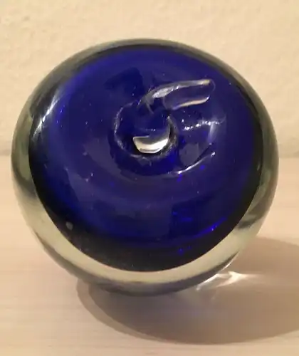 Paperweight, zweifarbiges  Glas , 668  Gramm, um 1980