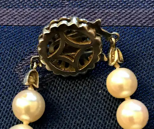 Schmuck,Akoja Perlenkette,Ø 6 mm,39 cm,20.Jhdt,14 Kt WG-Verschluß+Rubine