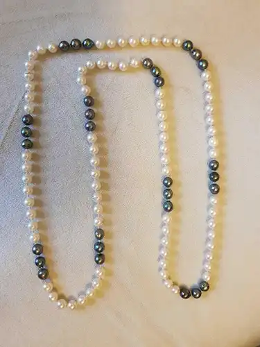 Schmuck,AKOJA-Perlenkette,Zucht,Ø 7 mm,weiß u.scharz, 47 cm dp.-reihig,20.Jhdt.