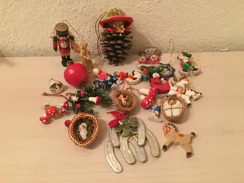 Weihnachtsschmuck, 21  bunte Figuren , aus  Holz, Pappe