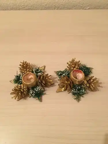Weihnachtsschmuck, Zwei Kerzenständer aus Holz