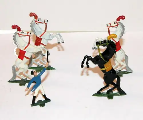 Zinnfiguren,handbemalt,Zirkus,4 Pferde mit Dompteur,ca.1970