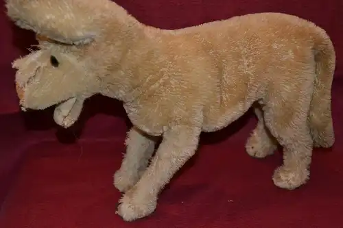 Zwei Stofftiere,Kamel u. Hund, wohl Steiff,um 1950,besch.für Restaurator