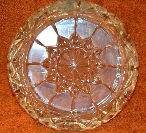 Aschenbecher,geschliffenes Glas mit Metallvogel auf dem Rand,ca.1930