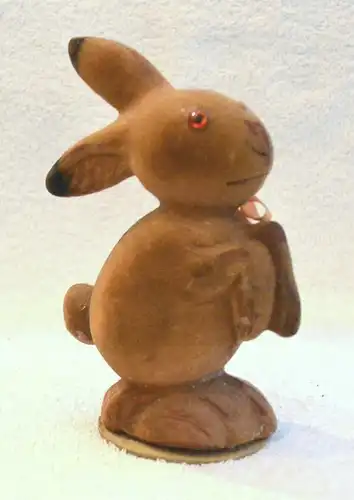 Osterhase,12 cm groß,Pappe,wohl um 1950, hartes Gußmaterial,sehr dekorativ