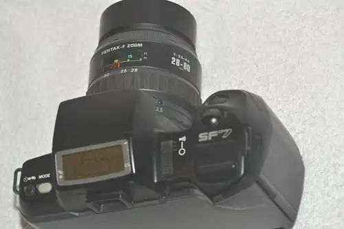 Pentax SF 7, Spiegelreflexkamera,Pentax-F Zoom 1:3,5-4,5.Mit Gebrauchsanleitung