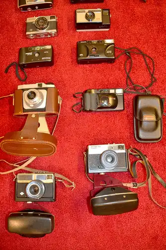 Photographica,Konvolut,10 versch.Kameras,Agfa,Kodak,Olympus, Braun,Traveller,etc