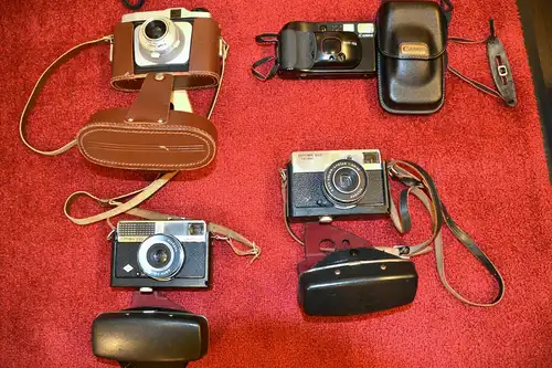 Photographica,Konvolut,10 versch.Kameras,Agfa,Kodak,Olympus, Braun,Traveller,etc
