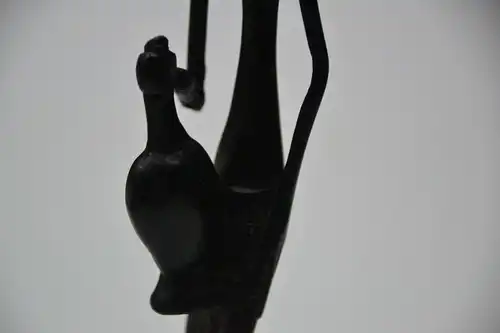 Afrikanische Skulptur,  Mann mit Flasche, Ebenholz, handgeschnitzt