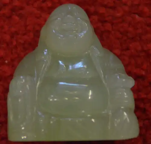 Buddha, Jade, handgearbeitet, auf Sockel