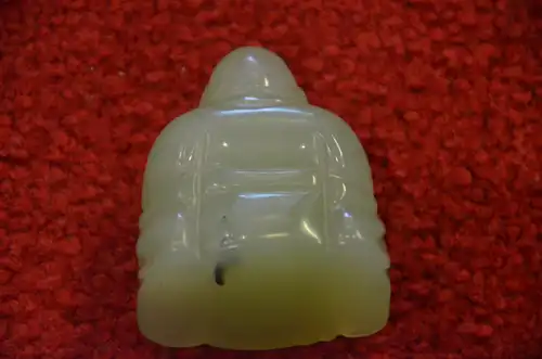 Buddha, Jade, handgearbeitet, auf Sockel