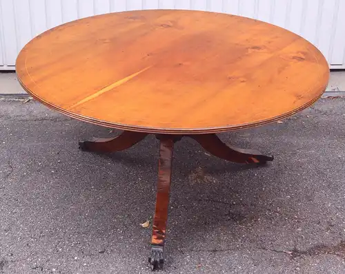 Tisch, rund, wohl Kirsche oder helles Mahagoni D. 108 cm, Höhe 55 cm