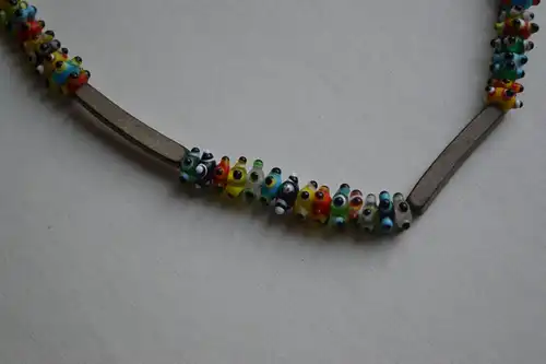 Schmuck, Halskette,Glas, Holz,Gummi, ca. 27 cm, 60er Jahre