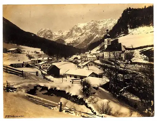 Fotografie,s.-w.,sign.J.Niedermeier,Dorf in den Alpen,Ende 19.Jhdt