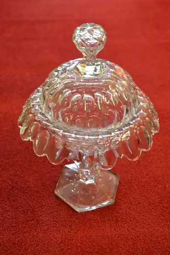 Kristallglas, Anbietschale mit Deckel,geschliffen.etwa 1860, Böhmen