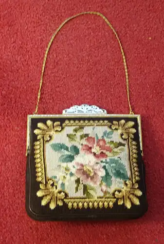 Abendtäschchen, Petit point Stickerei, Metallschließe versilbert und vergoldet